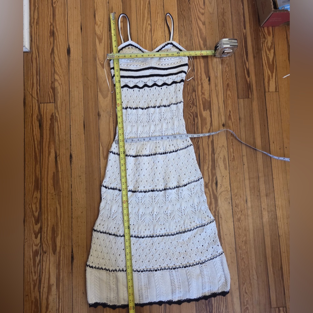 Zara White and Black Patterned Knitted Crochet Boho Style Midi Dress - Picture 4 of 6